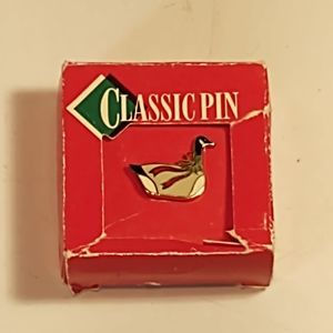 Christmas Goose Holly Ribbon Collectible Cloisonne Tie Lapel Pin 1983 Hallmark